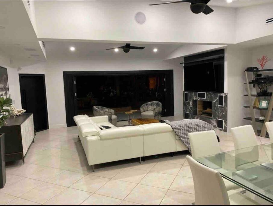 Swaying Palm Beach House Fort Lauderdale Exterior photo